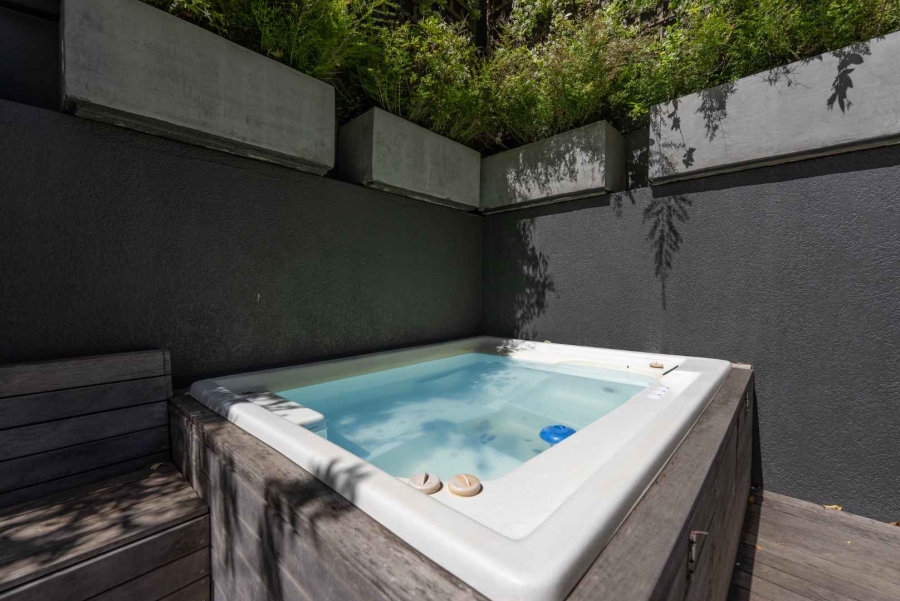 2 Bedroom Property for Sale in Green Point Western Cape